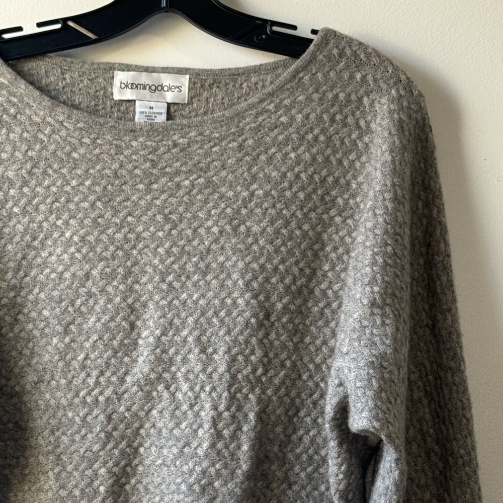 Bloomingdale's Gray Crew Neck Sweater with Knitted Texture - Picture 3 of 7